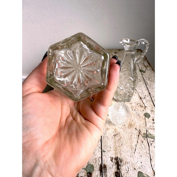 Vintage Anchor Hocking Early American Star Oil Vinegar Glass Decanter Pair - Picture 3 of 6